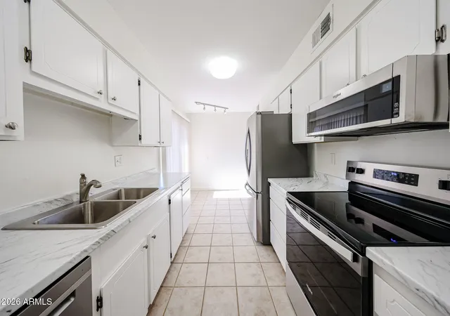3rd image of 10833 W Santa Fe Dr, Sun City, AZ 85351 | MLS# 7070401