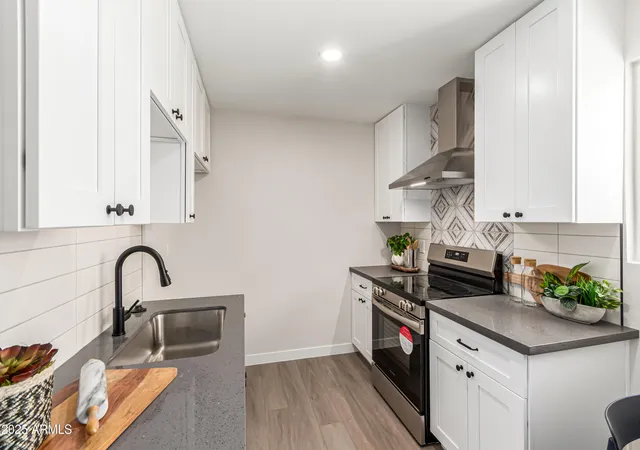 Listing Photo 5 - Condo for sale in building located at 920 N 82Nd St, Scottsdale, AZ 85257 - Unit #H208
