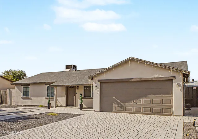 Photo 3 of Sale Pending at 6226 W Almeria Rd, Phoenix, AZ 85035 | MLS# 7072599 | Listing updated on 2026-09-02