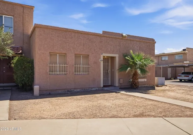 3rd image of 3224 W Echo Ln, Phoenix, AZ 85051 | MLS# 7070629