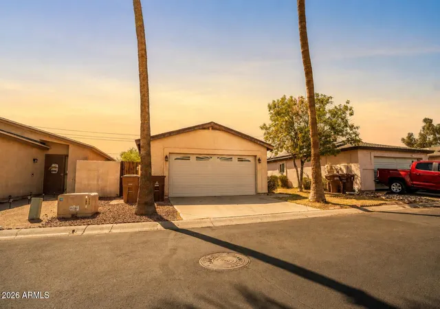 Photo 3 of Single family home for sale at 11140 N 82Nd Ln, Peoria, AZ 85345 | MLS# 7070646 | Listing updated on 2026-09-24