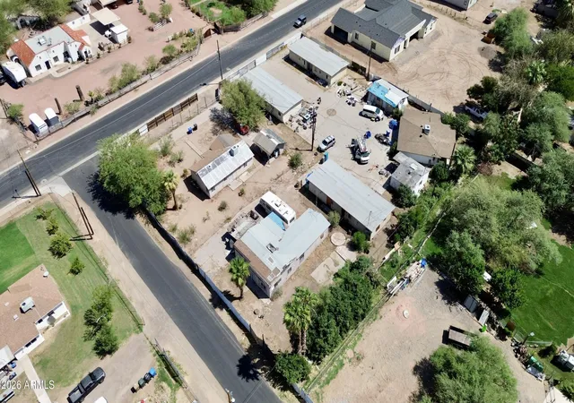Photo 3 of Townhouse for sale at 945 W Corona Ave, Phoenix, AZ 85041 | MLS# 7070673 | Listing updated on 2026-09-23