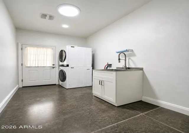 Photo 4 of Single family home for sale at 2206 N 15th Avenue, Phoenix, AZ 85007 | MLS# 7073665 | Listing updated on 2026-09-14