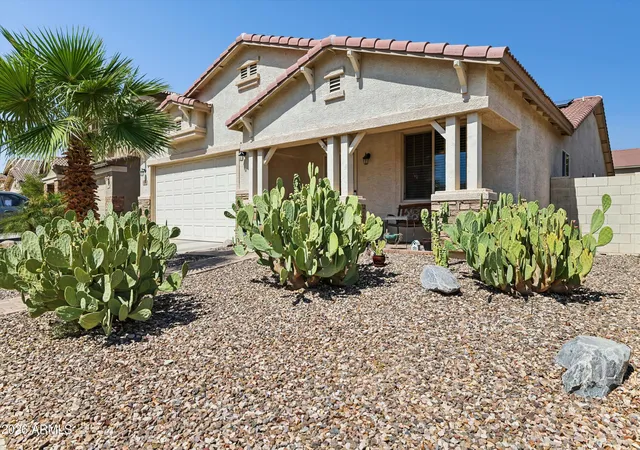 Photo 2 of Single family home for sale at 910 E Crimm Rd, San Tan Valley, AZ 85143 | MLS# 7070750 | Listing updated on 2026-10-21