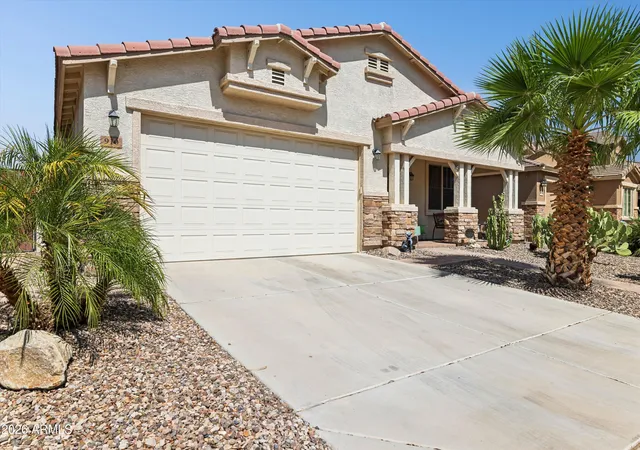 Photo 3 of Single family home for sale at 910 E Crimm Rd, San Tan Valley, AZ 85143 | MLS# 7070750 | Listing updated on 2026-10-21