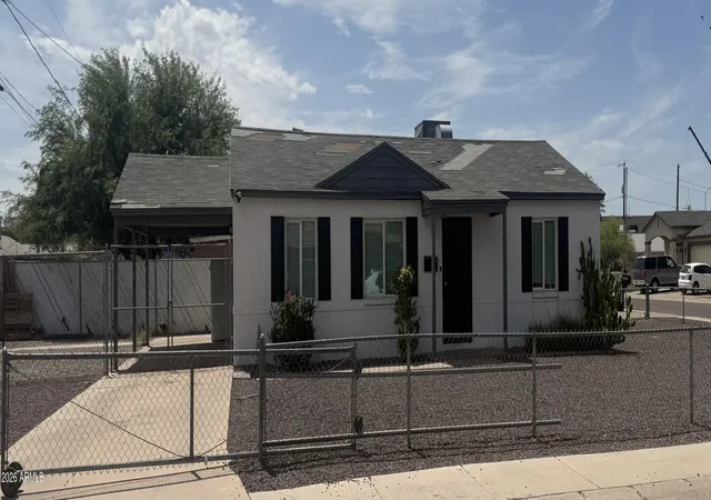 Photo 2 of Sale Pending at 1715 W Mohave St, Phoenix, AZ 85007 | MLS# 7070873 | Listing updated on 2026-09-09