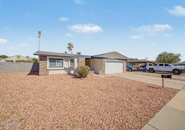 Photo 2 of Single family home for sale at 17621 N 18th Dr, Phoenix, AZ 85023 | MLS# 7071439 | Listing updated on 2026-09-14