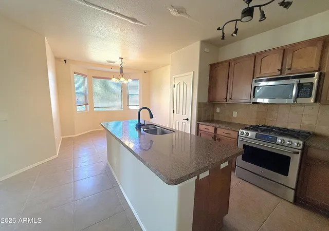 Photo 3 of Single family home for sale at 548 Temple Dr, Sierra Vista, AZ 85635 | MLS# 7070973 | Listing updated on 2026-08-26
