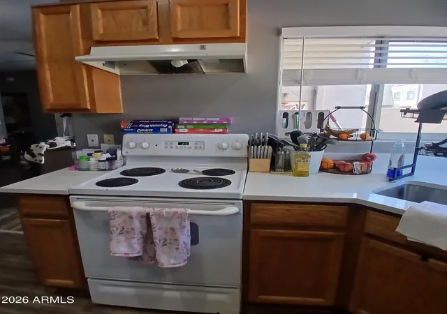 Listing Photo 4 - Condo for sale in building located at 2311 E Hartford Ave, Phoenix, AZ 85022 - Unit #38