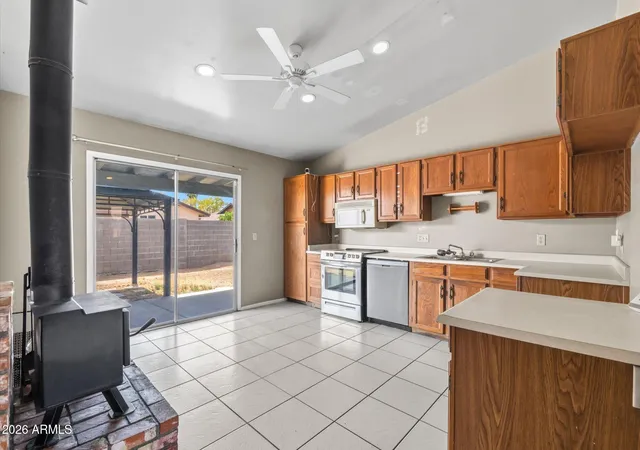 Photo 3 of Sale Pending at 401 E Oraibi Dr, Phoenix, AZ 85024 | MLS# 7072167 | Listing updated on 2026-09-04