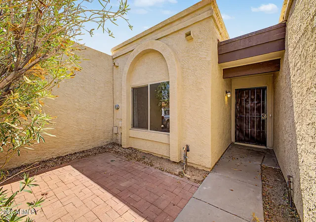 Photo 2 of Townhouse for sale at 517 W Duke Dr, Tempe, AZ 85283 | MLS# 7071581 | Listing updated on 2026-09-11