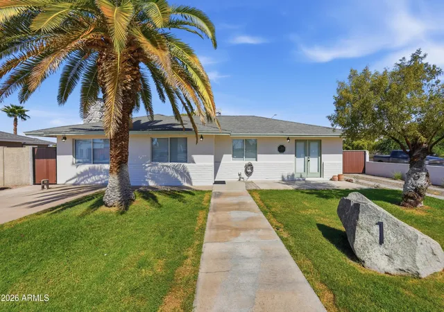 Photo 1 of Single family home for sale at 1 N Cottonwood Dr, Gilbert, AZ 85234 | MLS# 7071451 | Listing updated on 2026-09-04