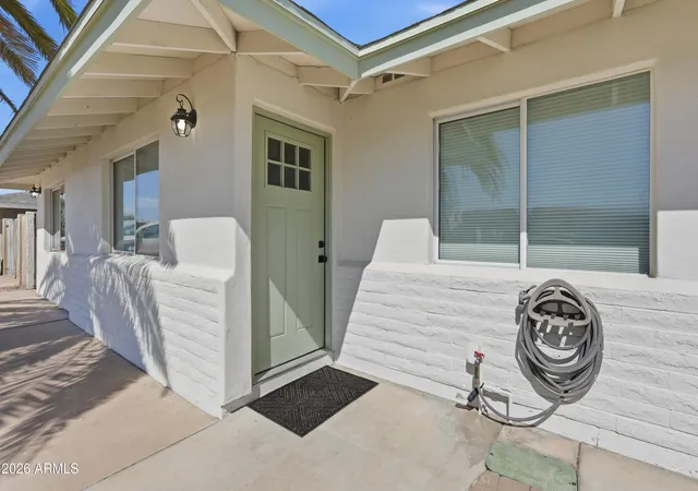 Photo 3 of Single family home for sale at 1 N Cottonwood Dr, Gilbert, AZ 85234 | MLS# 7071451 | Listing updated on 2026-09-04