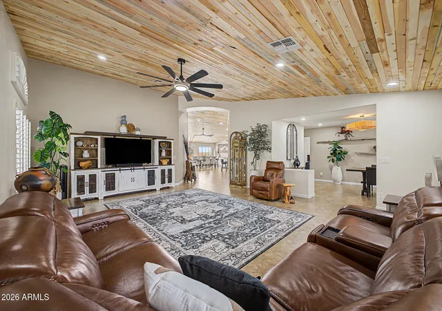 Photo 4 of Single family home for sale at 8729 W Tonopah Dr, Peoria, AZ 85382 | MLS# 7071701 | Listing updated on 2026-09-17