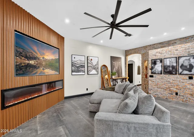 Photo 4 of Single family home for sale at 1921 E Siesta Ln, Phoenix, AZ 85024 | MLS# 7072035 | Listing updated on 2026-09-15