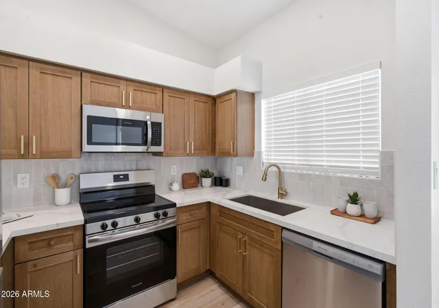Photo 4 of Townhouse for sale at 6230 N 33Rd Ave #103, Phoenix, AZ 85017 | MLS# 7072022 | Listing updated on 2026-10-22