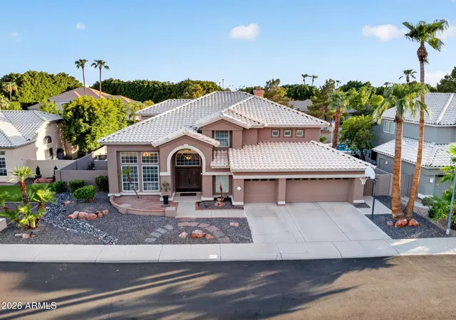 Photo 2 of Sale Pending at 6261 W Louise Dr, Glendale, AZ 85310 | MLS# 7073287 | Listing updated on 2026-09-23