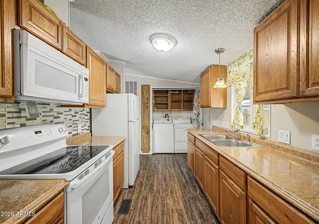 Photo 2 of Manufactured home for sale at 8601 N 103rd Ave #162, Peoria, AZ 85345 | MLS# 7072103 | Listing updated on 2026-09-24