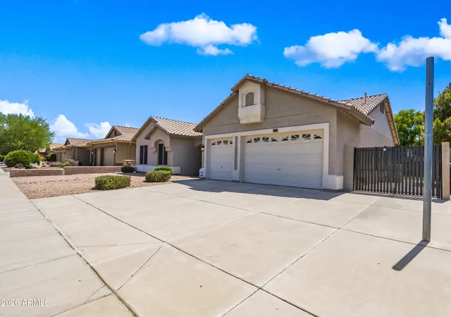 Photo 2 of Single family home for sale at 7751 W Maui Ln, Peoria, AZ 85381 | MLS# 7073166 | Listing updated on 2026-08-30