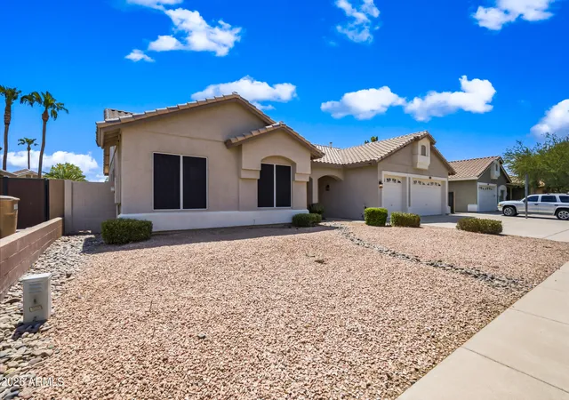 Photo 3 of Single family home for sale at 7751 W Maui Ln, Peoria, AZ 85381 | MLS# 7073166 | Listing updated on 2026-08-30