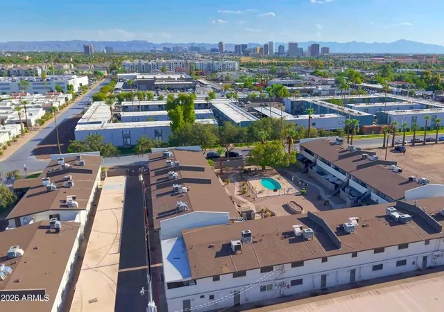 Photo 4 of Townhouse for sale at 810 E Colter St, Phoenix, AZ 85014 | MLS# 7072364 | Listing updated on 2026-09-17