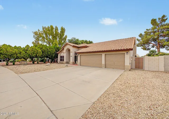 Photo 3 of Single family home for sale at 7639 W Crocus Dr, Peoria, AZ 85381 | MLS# 7072866 | Listing updated on 2026-09-07