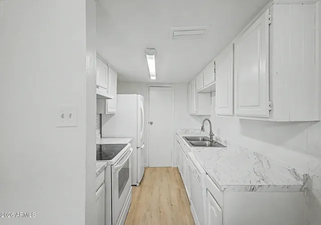 Photo 2 of Townhouse for sale at 4051 W Reade Ave, Phoenix, AZ 85019 | MLS# 7072802 | Listing updated on 2026-08-29