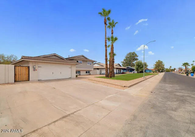 Photo 4 of Sale Pending at 3541 W Dailey St, Phoenix, AZ 85053 | MLS# 7072957 | Listing updated on 2026-09-09