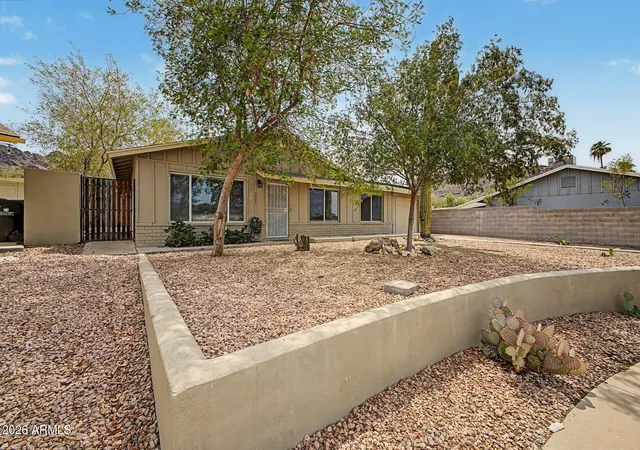 Photo 4 of Single family home for sale at 9607 N 15Th Pl, Phoenix, AZ 85020 | MLS# 7073134 | Listing updated on 2026-09-15