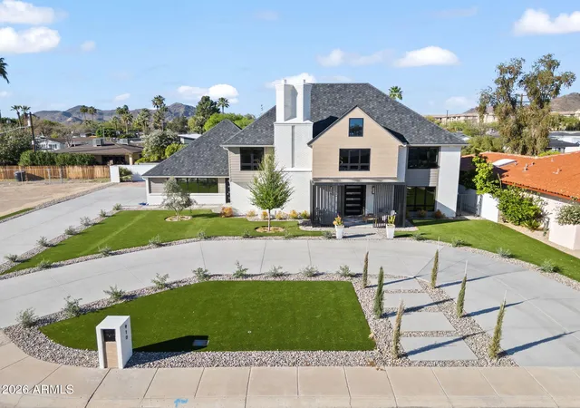 Photo 3 of Mansion for sale at 910 E Kaler Dr, Phoenix, AZ 85020 | MLS# 7073300 | Listing updated on 2026-09-06