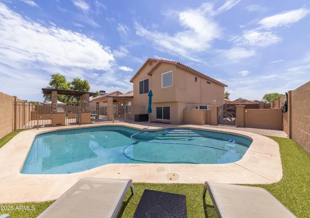 Photo 2 of Sale Pending at 6108 W Shangri La Rd W, Glendale, AZ 85304 | MLS# 7073376 | Listing updated on 2026-09-02