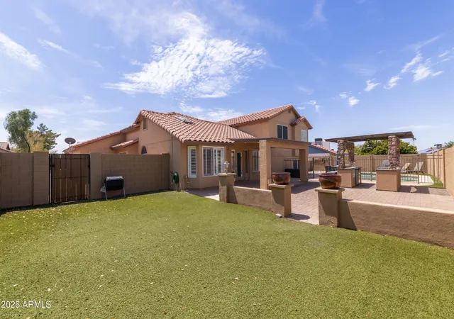 Photo 3 of Sale Pending at 6108 W Shangri La Rd W, Glendale, AZ 85304 | MLS# 7073376 | Listing updated on 2026-09-02