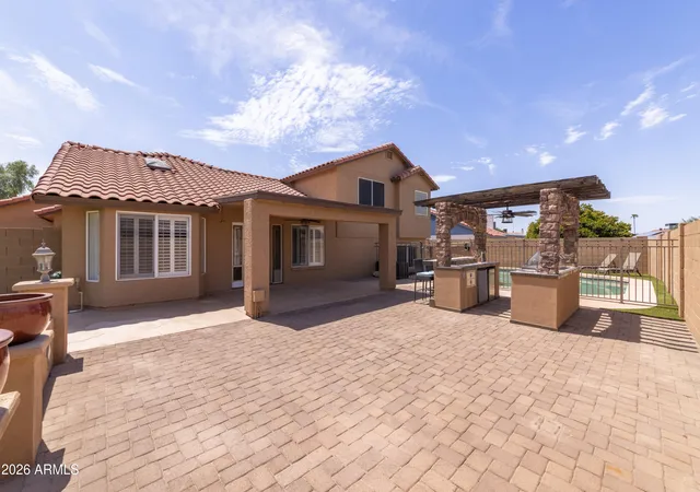 Photo 4 of Sale Pending at 6108 W Shangri La Rd W, Glendale, AZ 85304 | MLS# 7073376 | Listing updated on 2026-09-02