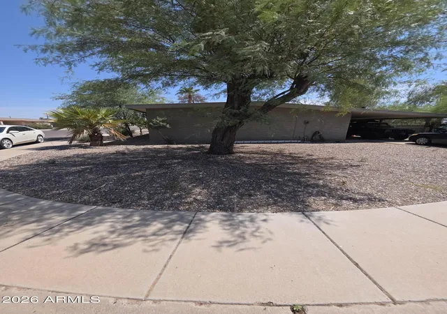 Photo 2 of Sale Pending at 725 E Brenda Dr, Casa Grande, AZ 85122 | MLS# 7073395 | Listing updated on 2026-09-04