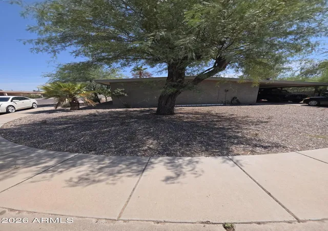 Photo 3 of Sale Pending at 725 E Brenda Dr, Casa Grande, AZ 85122 | MLS# 7073395 | Listing updated on 2026-09-04