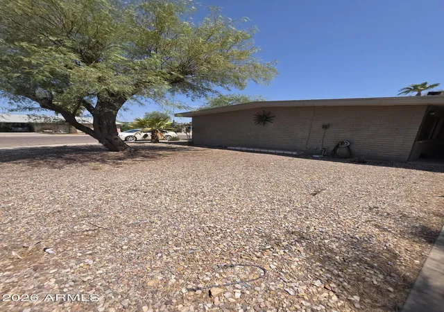 Photo 4 of Sale Pending at 725 E Brenda Dr, Casa Grande, AZ 85122 | MLS# 7073395 | Listing updated on 2026-09-04