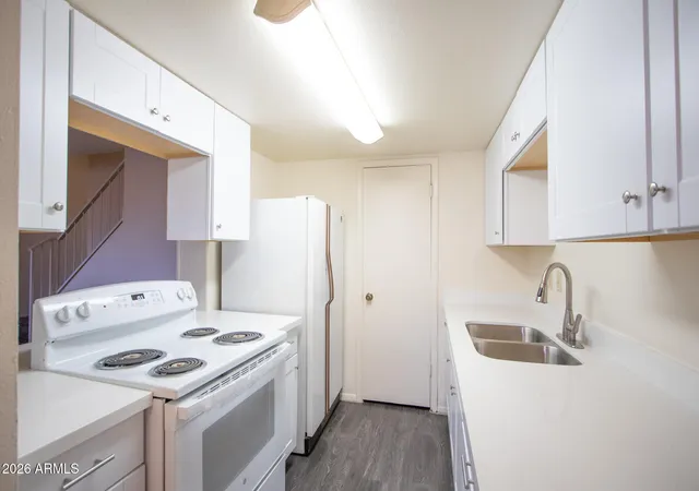 Photo 4 of Townhouse for sale at 3941 W Wonderview Rd, Phoenix, AZ 85019 | MLS# 7073763 | Listing updated on 2026-09-21