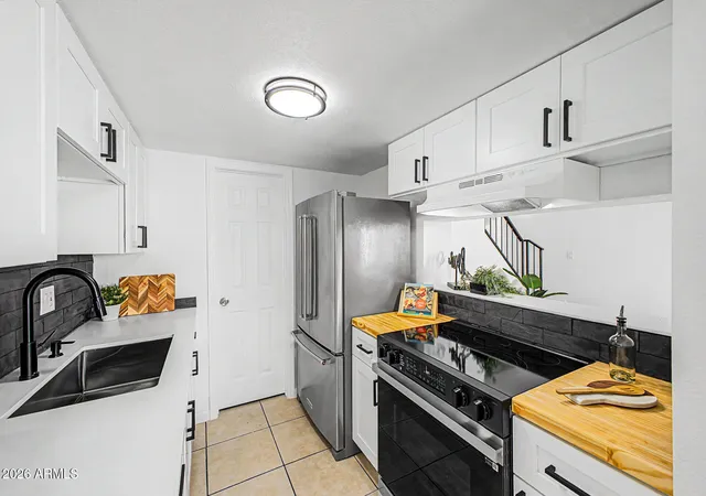 Photo 3 of Townhouse for sale at 5206 N 42nd Lane, Phoenix, AZ 85019 | MLS# 7073797 | Listing updated on 2026-10-03