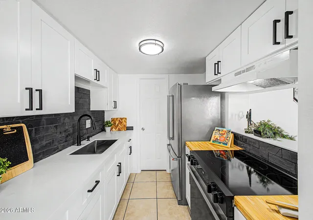 Photo 3 of Townhouse for sale at 5206 N 42nd Lane, Phoenix, AZ 85019 | MLS# 7073797 | Listing updated on 2026-10-03