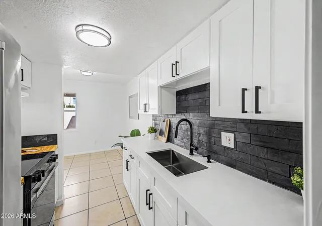 Photo 4 of Townhouse for sale at 5206 N 42nd Lane, Phoenix, AZ 85019 | MLS# 7073797 | Listing updated on 2026-10-03