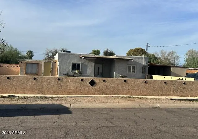 Photo 2 of Single family home for sale at 822 E Alta Vista Rd, Phoenix, AZ 85042 | MLS# 7073804 | Listing updated on 2026-09-01