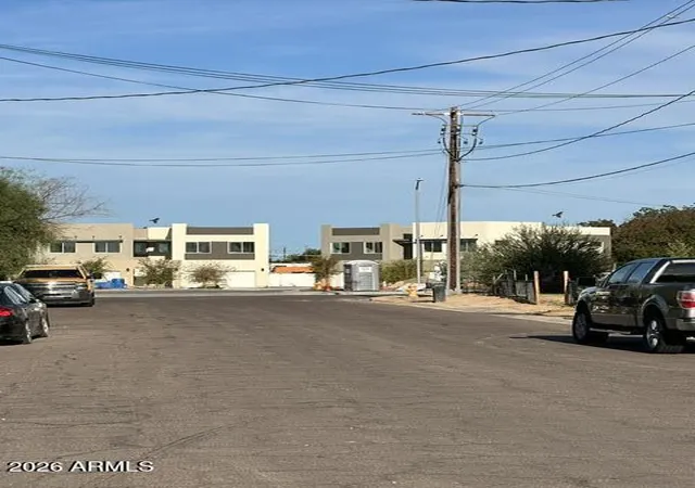 Photo 4 of Single family home for sale at 822 E Alta Vista Rd, Phoenix, AZ 85042 | MLS# 7073804 | Listing updated on 2026-09-01