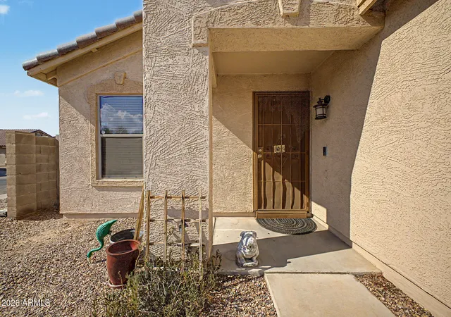 Photo 3 of Single family home for sale at 564 W Jardin Loop, Casa Grande, AZ 85122 | MLS# 7073854 | Listing updated on 2026-09-02