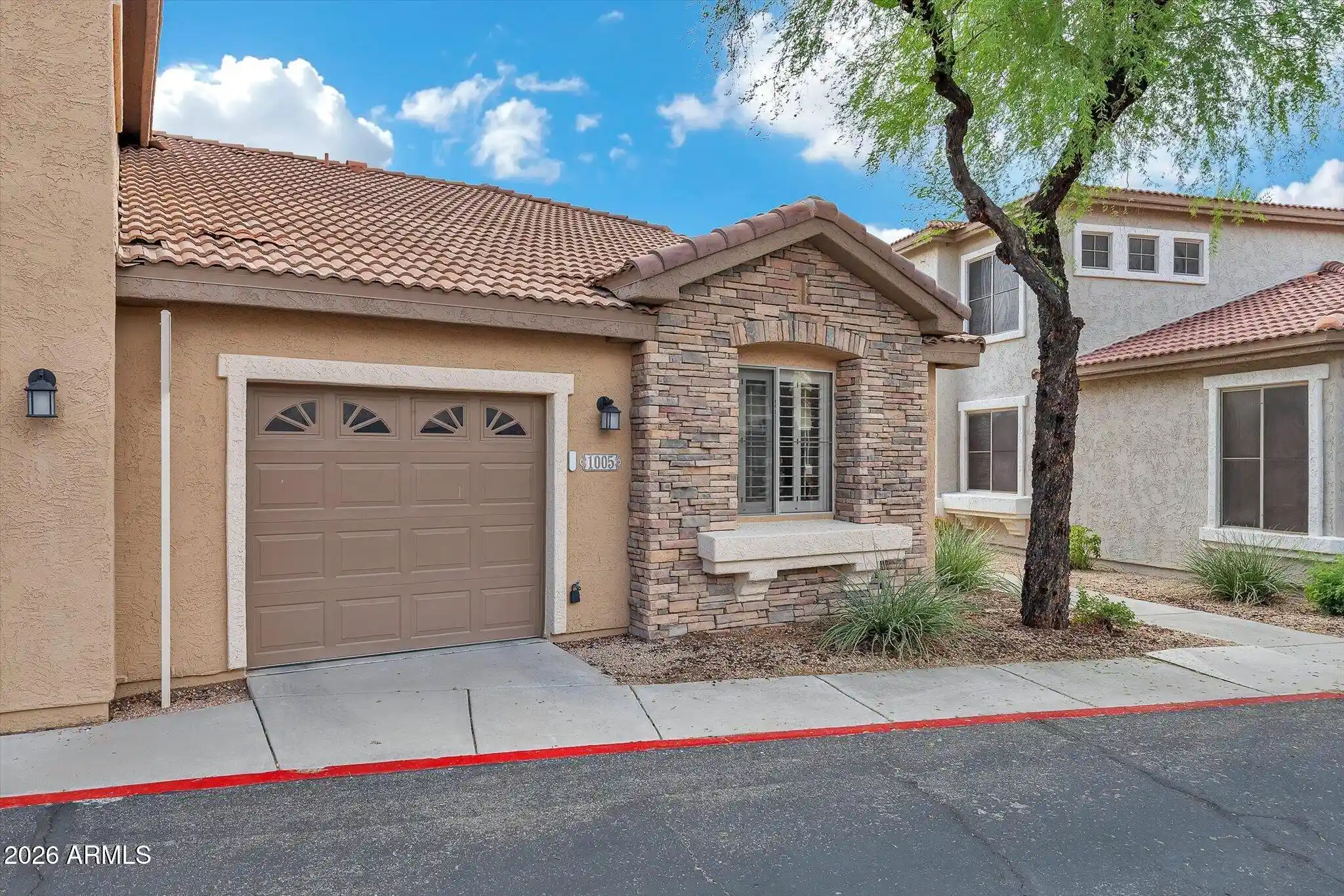 Townhouse for sale at 1024 E Frye Rd #1005, Phoenix, AZ 85048 | MLS# 7083533
