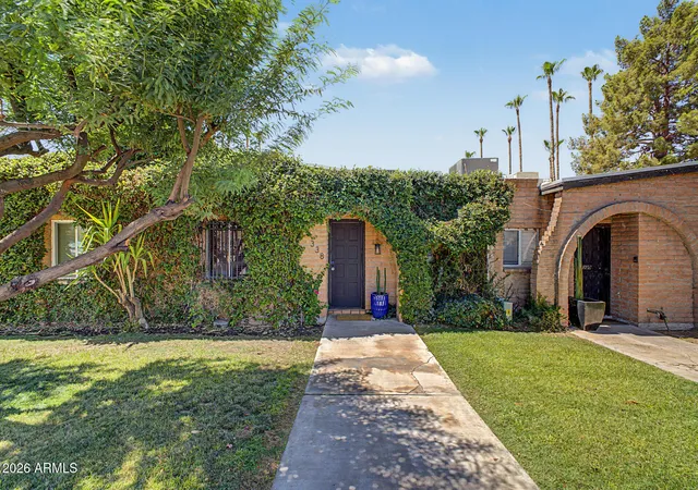 Townhouse for sale at 3046 N 32nd Street #338, Phoenix, AZ 85018 | MLS# 7086675
