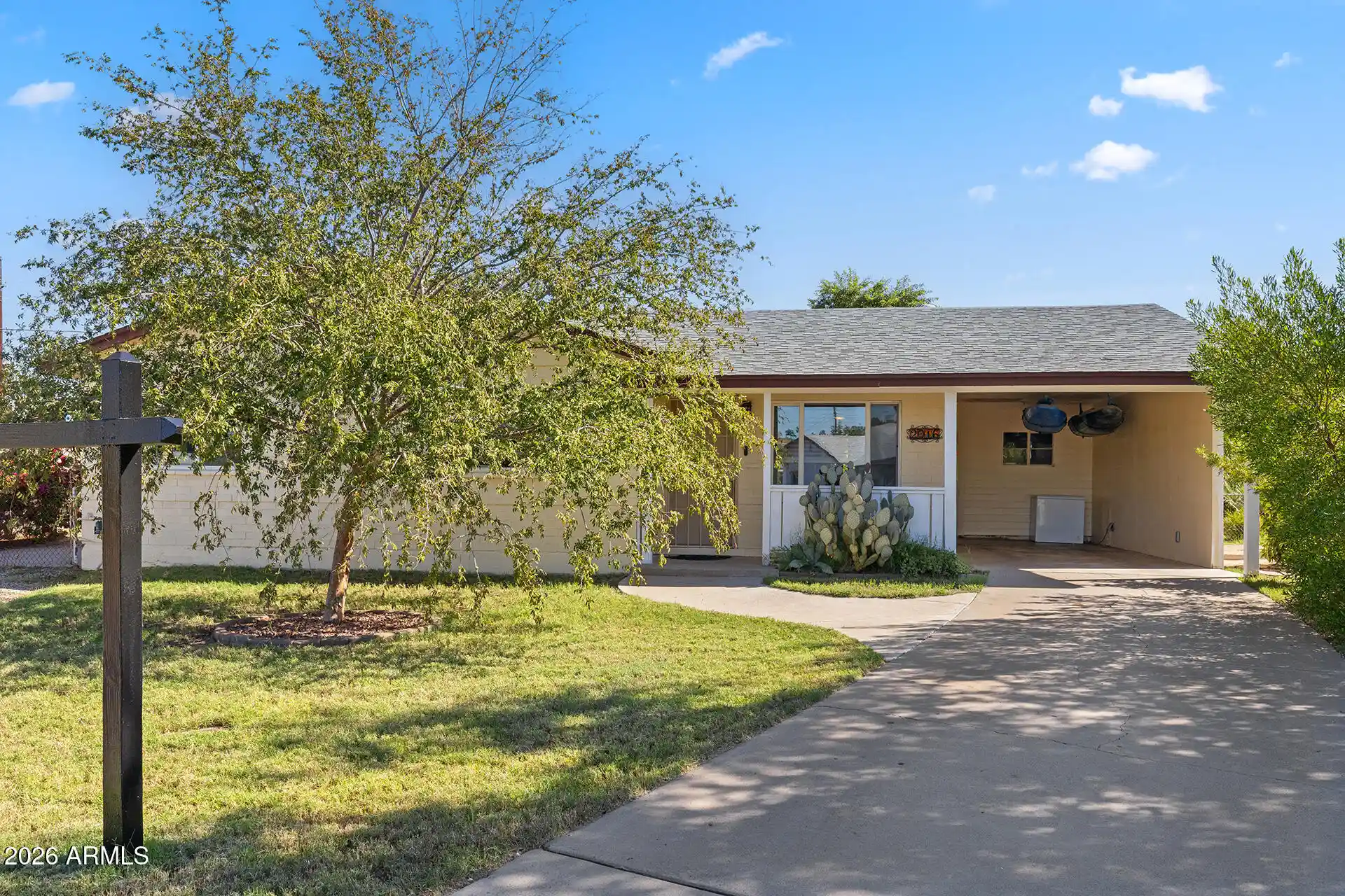 Single family home for sale at 2016 W Stella Ln, Phoenix, AZ 85015 | MLS# 7085433