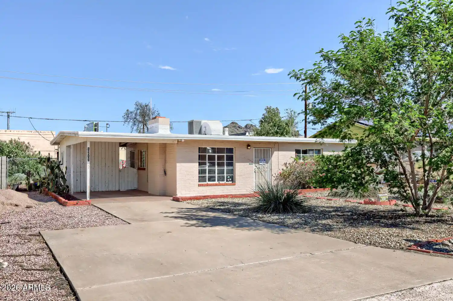 Photo 1 of Sale Pending at 1212 E Winter Dr, Phoenix, AZ 85020 | MLS# 7093173 | Listing updated on 2026-10-24