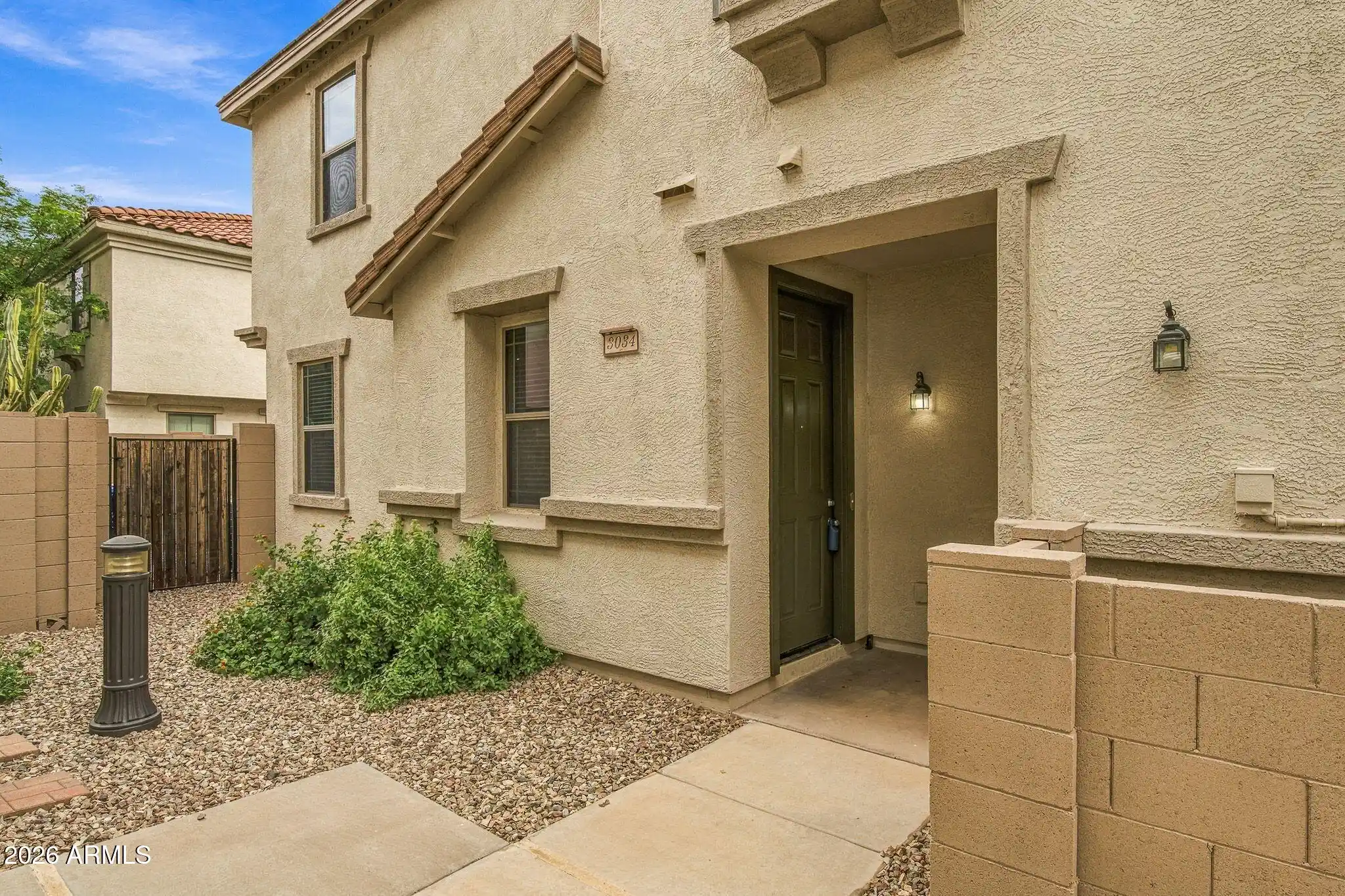 Townhouse for sale at 3034 E Donner Dr, Phoenix, AZ 85042 | MLS# 7092751