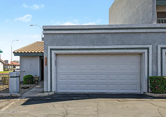 Photo 1 of Townhouse for sale at 8627 N Shadow Ln, Peoria, AZ 85345 | MLS# 7091979 | Listing updated on 2026-10-28