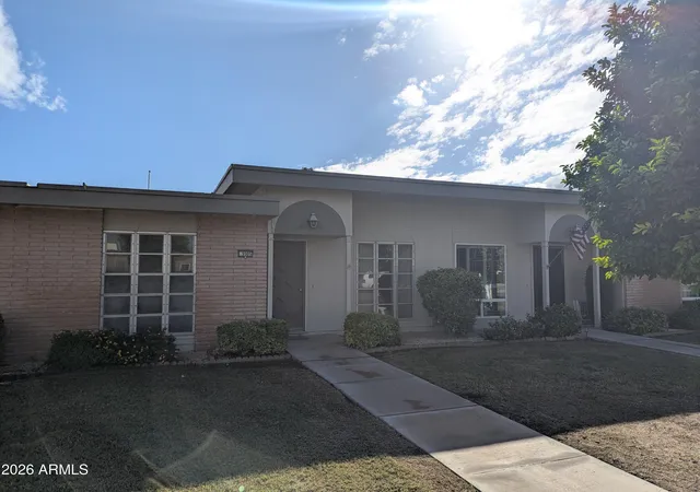 Townhouse for sale at 9905 W Hawthorn Dr, Sun City, AZ 85351 | MLS# 7094235